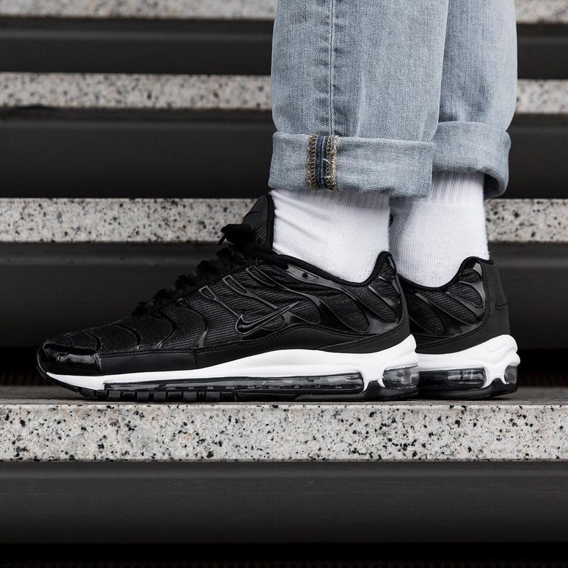 Air max 97 plus black outlet white